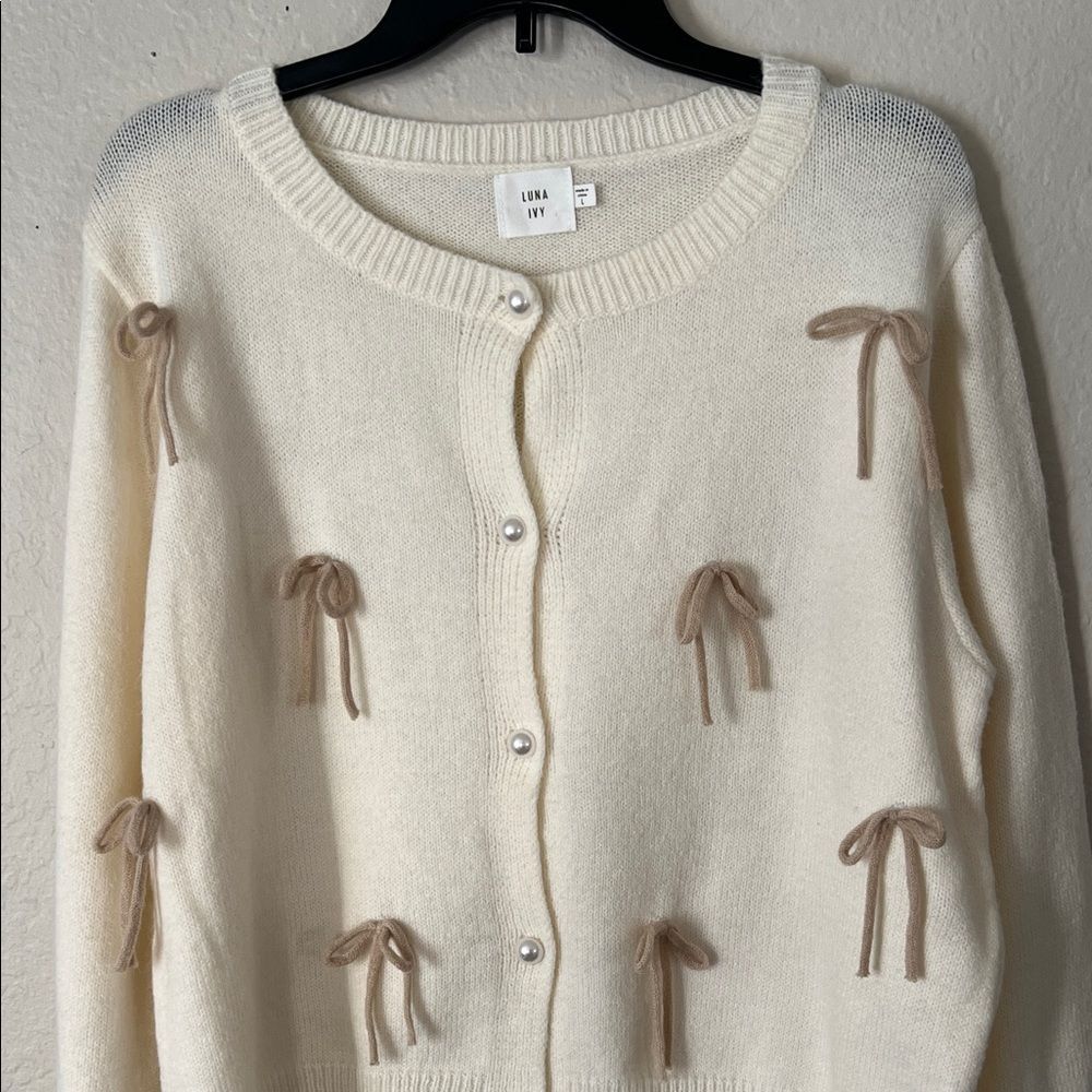 Like New! Luna Ivy 3D Bow Cardigan Sweater Ivory With Pearl Buttons in Size L - Picture 3 of 13